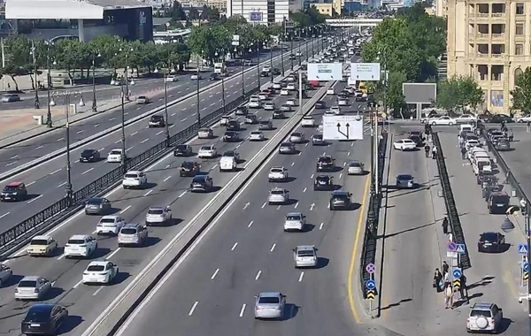 Bakının bir sıra yollarında nəqliyyatın sıxlığı yaranıb
