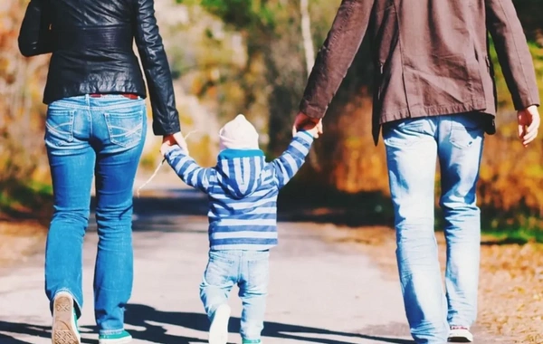 Bu il neçə uşaq övladlığa və himayədar ailəyə verilib? - RƏSMİ