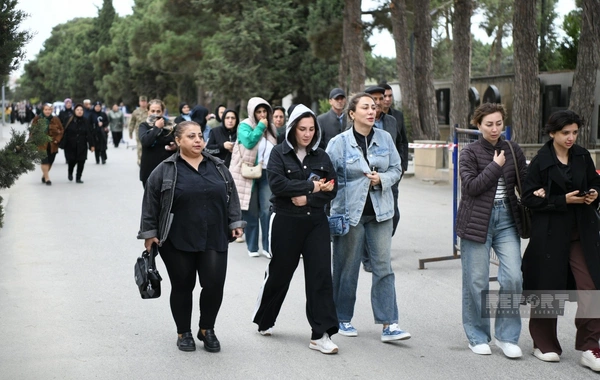 Dövlət rəsmiləri Hərbi Memorial Məzarlığı ziyarət ediblər