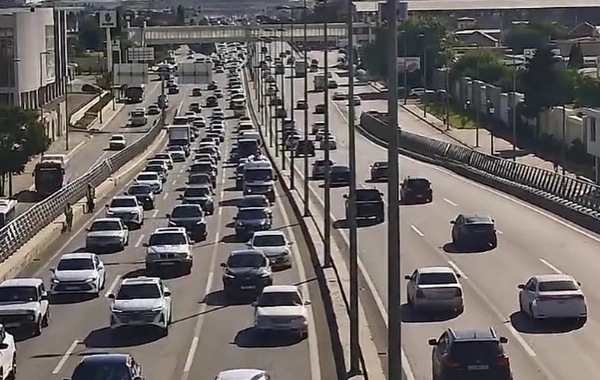Bakıda 5 istiqamətdə tıxac müşahidə olunur