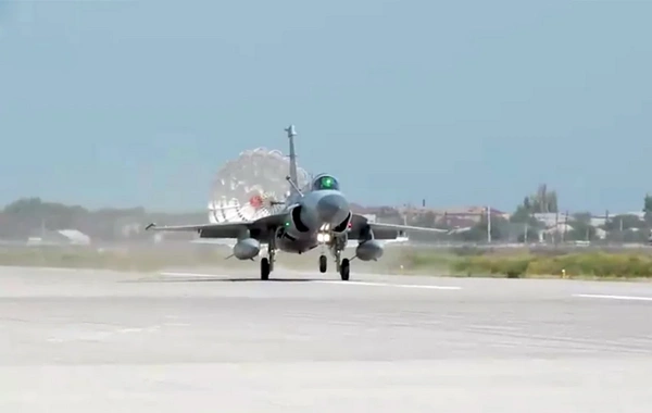 Azərbaycan və BƏƏ hərbi pilotları birgə təlimdə döyüş tapşırıqlarını dəqiqliklə yerinə yetiriblər