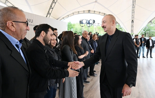 İlham Əliyev Qırmızı Bazar, Hadrut qəsəbələri və Sos kəndinin sakinləri ilə görüşüb
