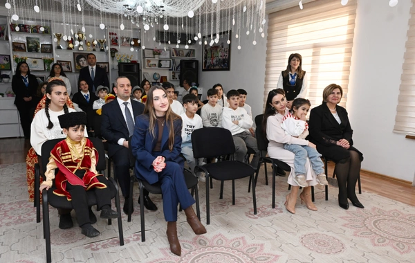 Leyla Əliyeva və Alena Əliyeva Gəncədə uşaq evində olublar