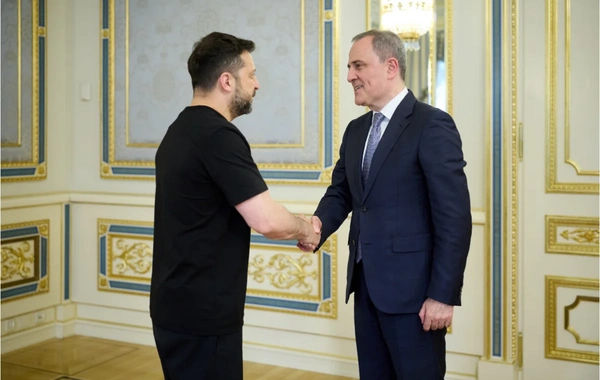 Зеленский поблагодарил Азербайджан за поддержку Украины и конструктивный диалог