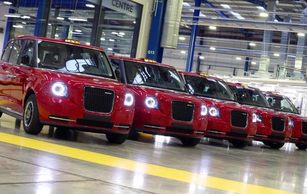 Пожар в гараже лондонских такси в Баку