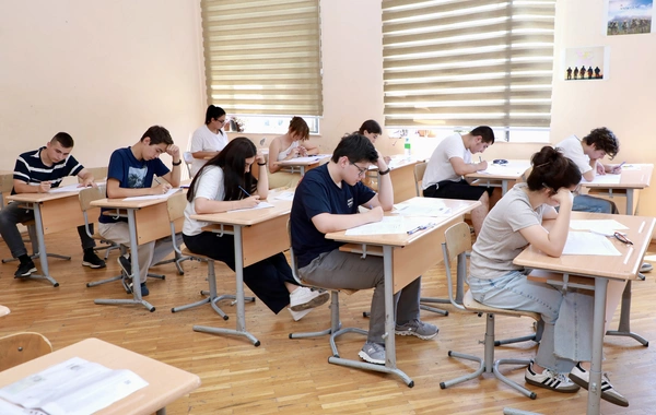 Bu gün abituriyentlər I və IV ixtisas qrupları üzrə imtahan veriblər