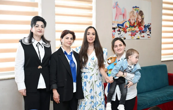 Лейла Алиева и Арзу Алиева посетили в Шеки детский дом учреждения социальных услуг