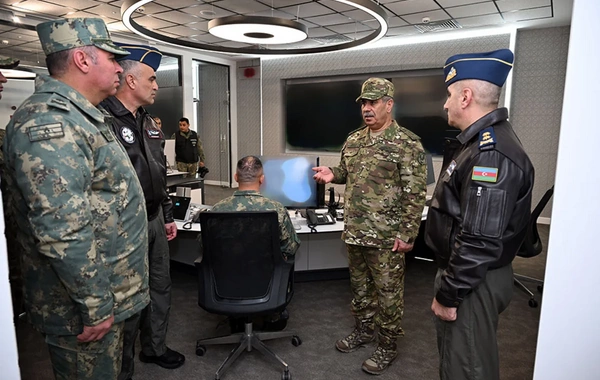 Zakir Həsənov hava hücumundan müdafiə bölmələrinin fəaliyyətini yoxlayıb