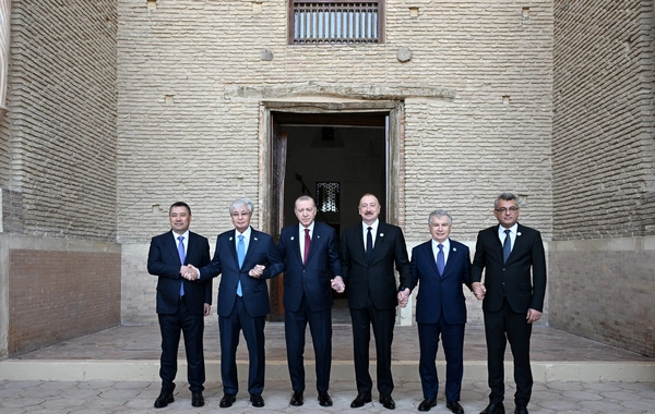 Prezident İlham Əliyev və TDT-nin qeyri-rəsmi Zirvə görüşünün digər iştirakçıları Türküstanda bir sıra mədəni məkanlarla tanış olublar