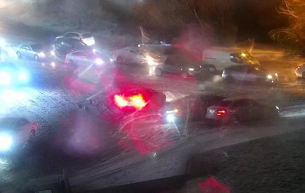 Bakıya yağan qar hərəkəti iflic edib