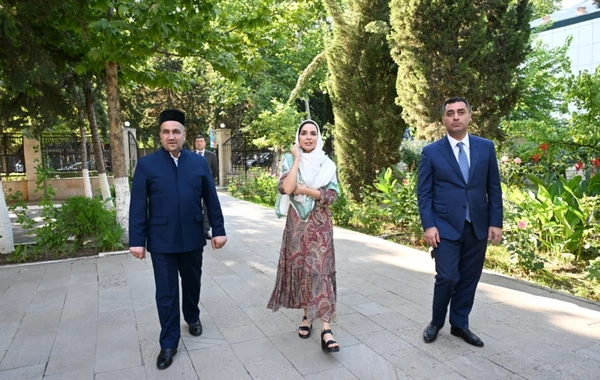 Leyla Əliyeva Yevlaxda Cümə məscidini ziyarət edib