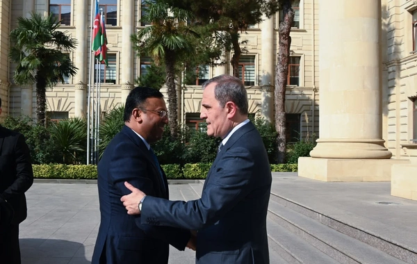 Ceyhun Bayramov banqladeşli həmkarı ilə əməkdaşlığın genişləndirilməsini müzakirə edib