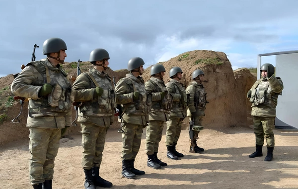 Əsgər maaşının bank kartları ilə verilməsinə BAŞLANILDI