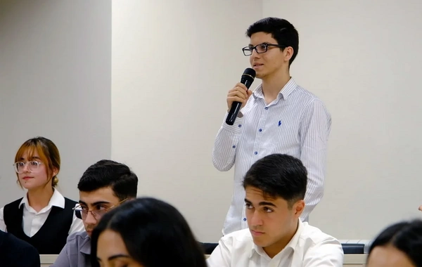 Əlaqələndirmə Qərargahının İşçi Qrupunun üzvləri Qarabağ Universitetində tələbələrlə görüş keçirib