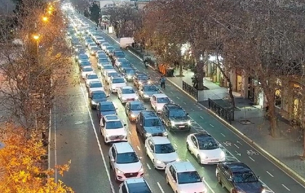 Bakının bir sıra yollarında sıxlıq yaşanır