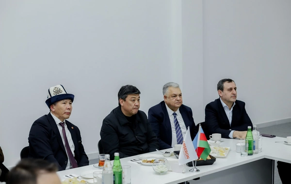 Qırğız nümayəndə heyəti "Abşeron" Ticarət Mərkəzində sahibkarlarla görüşüb