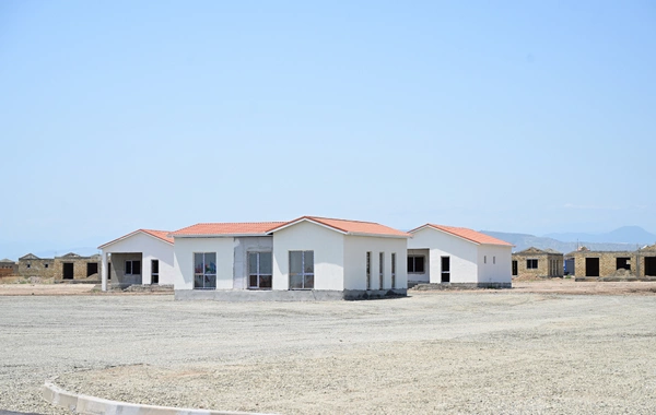 Azərbaycan və Slovakiya prezidentləri Ağdamın Baş Qərvənd kəndində görülən işlərlə tanış olublar