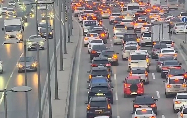 Paytaxtın bu küçələrində sıxlıq var