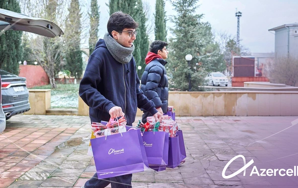 "Azercell Könüllüləri"ndən uşaqlara bayram sevinci