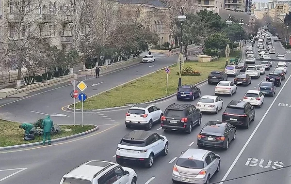 Bakının bir sıra yollarında tıxac yaranıb