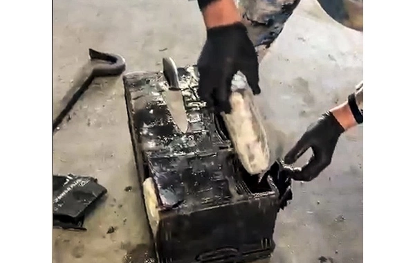 Gömrükdə akkumulyatorun içində gizlədilən külli miqdarda metamfetamin aşkarlanıb