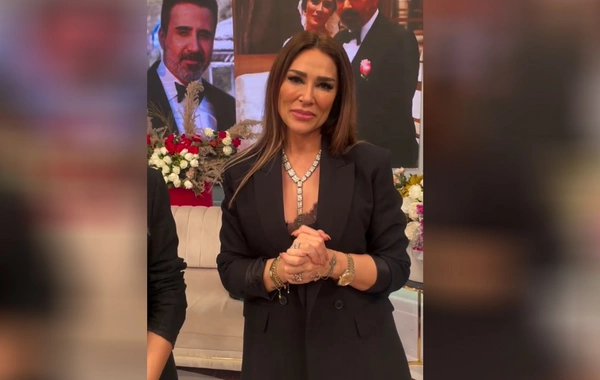 Müğənni Emrahın keçmiş həyat yoldaşı Elgizlə izləyə gəldi