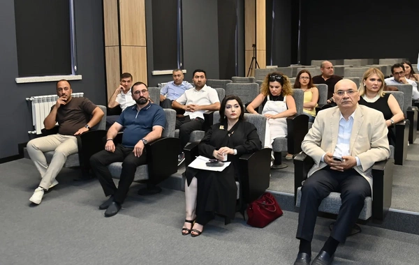 Jurnalistlər üçün "Təhsildə rəqəmsallaşma" mövzusunda ilk təlim keçirilib