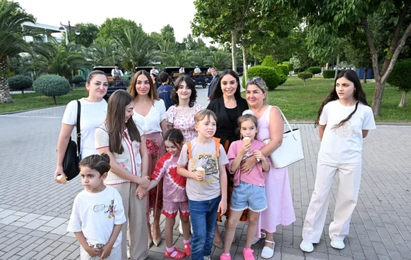 Leyla və Arzu Əliyevalar Dənizkənarı Milli Parkda açılış və təqdimat mərasimlərində iştirak ediblər