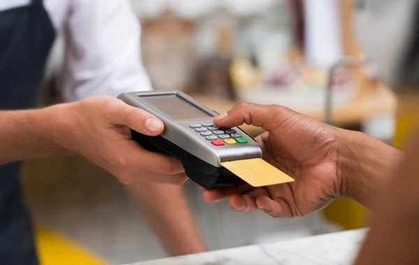 Restoranlarda müştəridən niyə xidmət haqqı alınır?