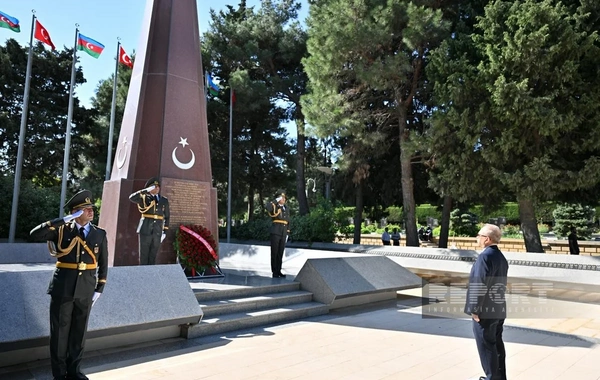 Türkiyənin Zəfər Bayramı münasibətilə Bakıda Türk şəhidliyi ziyarət edilib