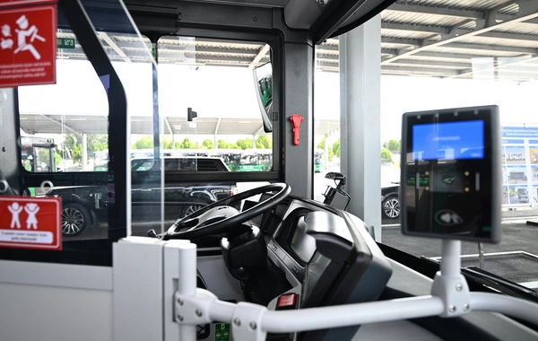 Prezident Naxçıvanda elektrik mühərrikli yeni avtobuslara baxıb, dəmir yolu infrastrukturunda aparılan yenidənqurma işləri ilə tanış olub