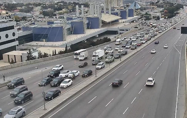 Bakının bir sıra yollarında tıxac var