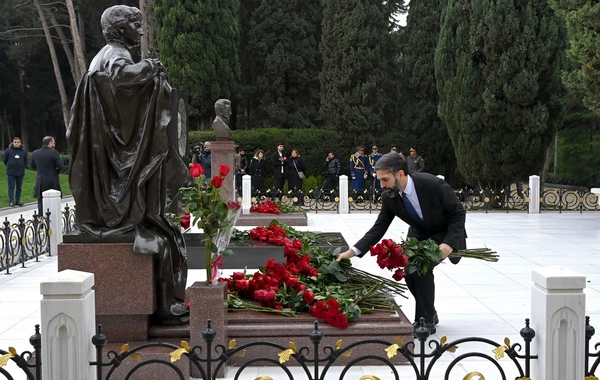SOCAR-ın kollektivi Ulu Öndər Heydər Əliyevin məzarını ziyarət edib