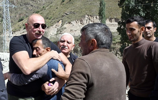 Prezident İlham Əliyev və Mehriban Əliyeva Kəlbəcər sakinləri ilə görüşüblər