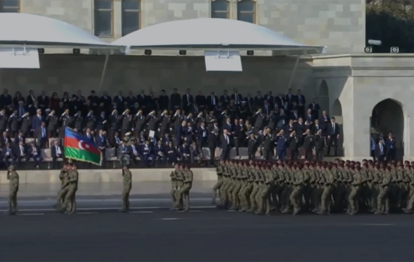 DİN-in Daxili Qoşunlarının Xüsusi Təyinatlı bölmələrinin hərbi qulluqçularının paraddan keçidi