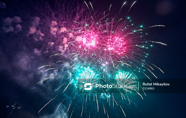 Bakıda Dünya Azərbaycanlılarının Həmrəyliyi Günü və Yeni il atəşfəşanlığı olub