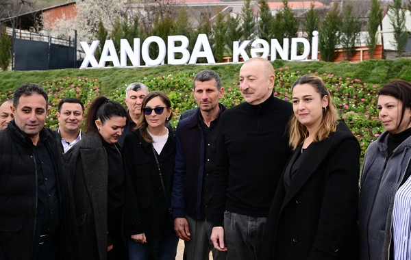 İlham Əliyev Xocavəndin Xanoba kəndində fərdi evlərin və infrastrukturun bərpası sahəsində görülən işlərlə tanış olub