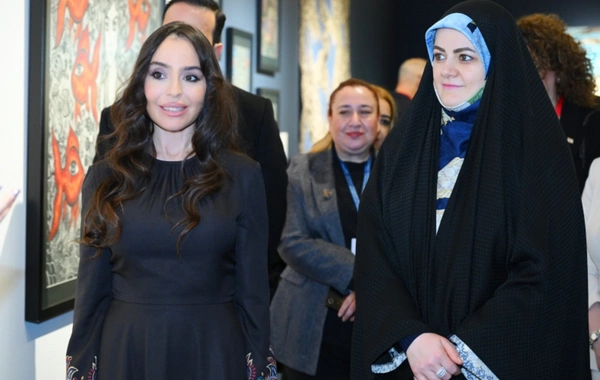Leyla Əliyeva "Mənim dənizlərim, mənim okeanlarım" sərgisini ziyarət edib