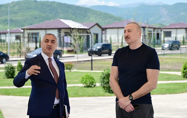 Prezident İlham Əliyev Xocalıda hərbi qulluqçular üçün nəzərdə tutulan fərdi evlərdə yaradılmış şəraitlə tanış olub