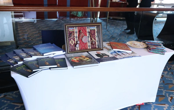 Fuad Muradov Vyetnama səfər edib, Azərbaycan icması ilə görüşüb