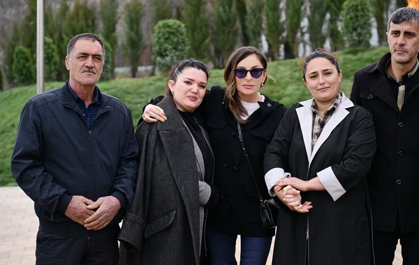 İlham Əliyev Xocavəndin Xanoba kəndində fərdi evlərin və infrastrukturun bərpası sahəsində görülən işlərlə tanış olub