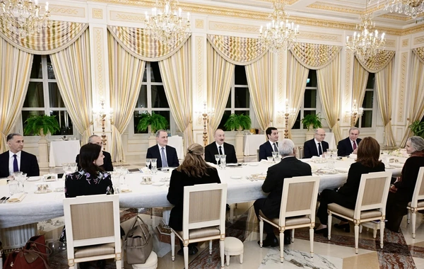 Prezident İlham Əliyevin Aİ Şurasının Prezidenti ilə rəsmi nahar əsnasında geniş tərkibdə görüşü olub