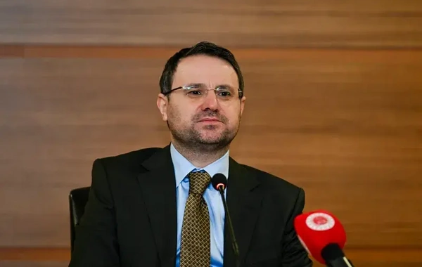 Türkiyəli nazir illər əvvəl reytinqli serialda çəkilib