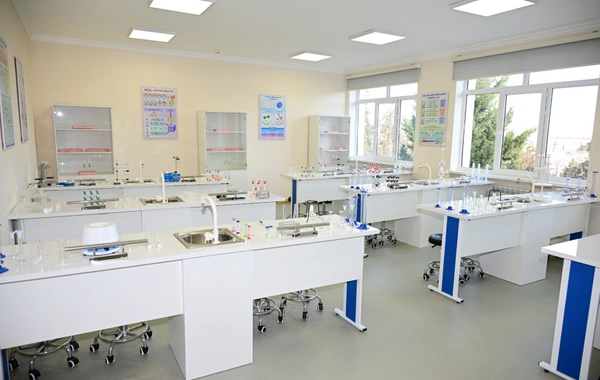 Здание полной средней школы номер 1 в поселке Кяркиджахан сдано в пользование после капитального ремонта