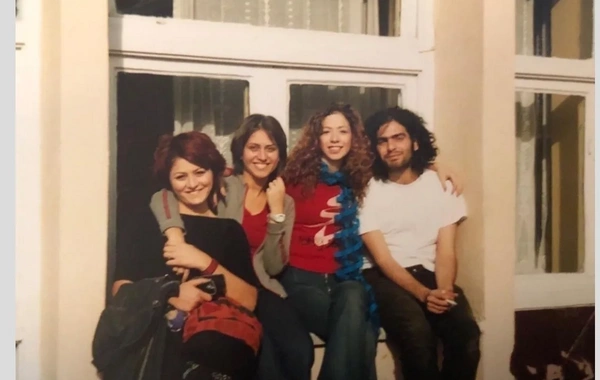 Deniz Çakır 45 yaşında vəfat edən qrup yoldaşı ilə fotolarını paylaşdı