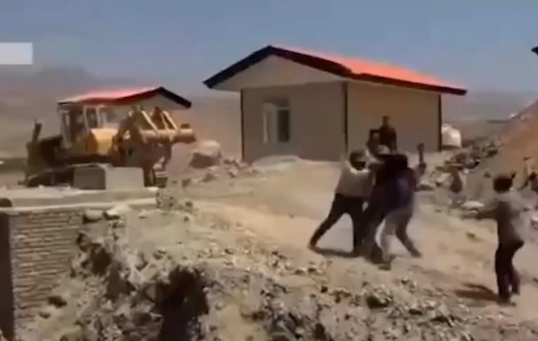 İran dövlət televiziyasının canlı yayımında dava düşüb