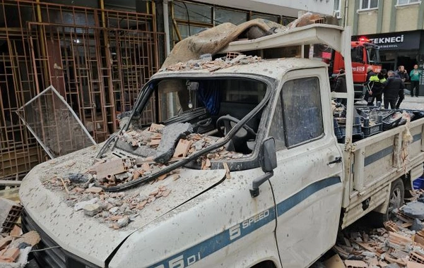 Türkiyə yaşayış binasında partlayış olub, bir nəfər ölüb, 17 yaralı var