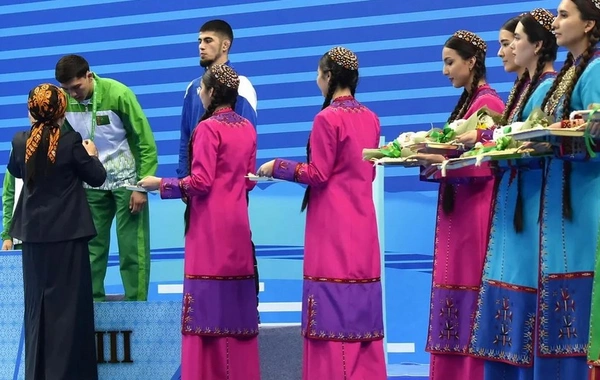 Azərbaycanın kəmər güləşçiləri Türkmənistanda üç medal qazanıb