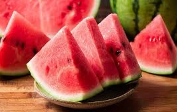 How to determine if a watermelon has elevated nitrate levels by its appearance?