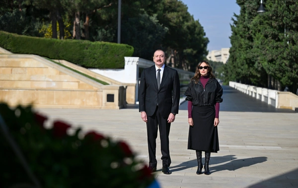 Prezident İlham Əliyev və birinci xanım Mehriban Əliyeva Şəhidlər xiyabanını ziyarət ediblər